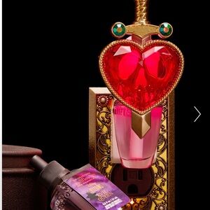 Bath & Body Works Evil Queen Pierced Heart Wallflowers Scent Control Nightlight